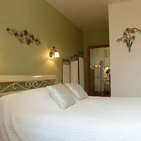Demeure Des Tilleuls Bed & Breakfast Locquenole